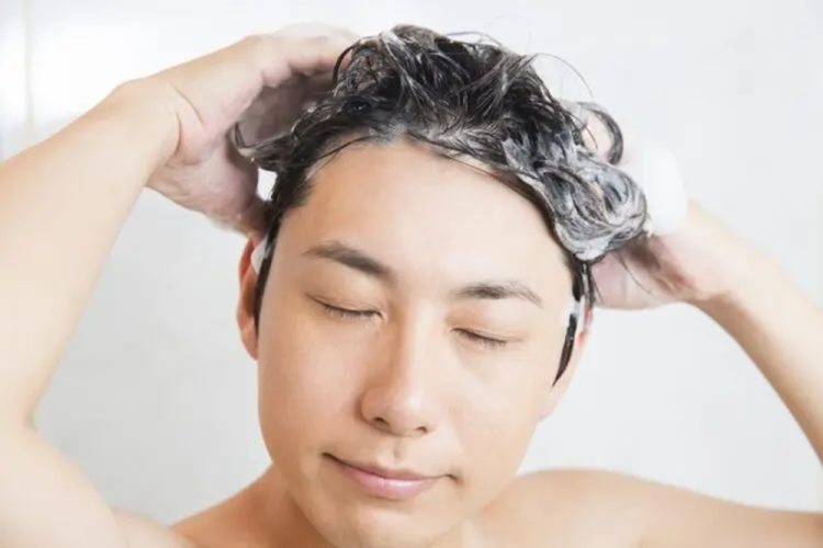 頭皮のべたつきはどう解消する？